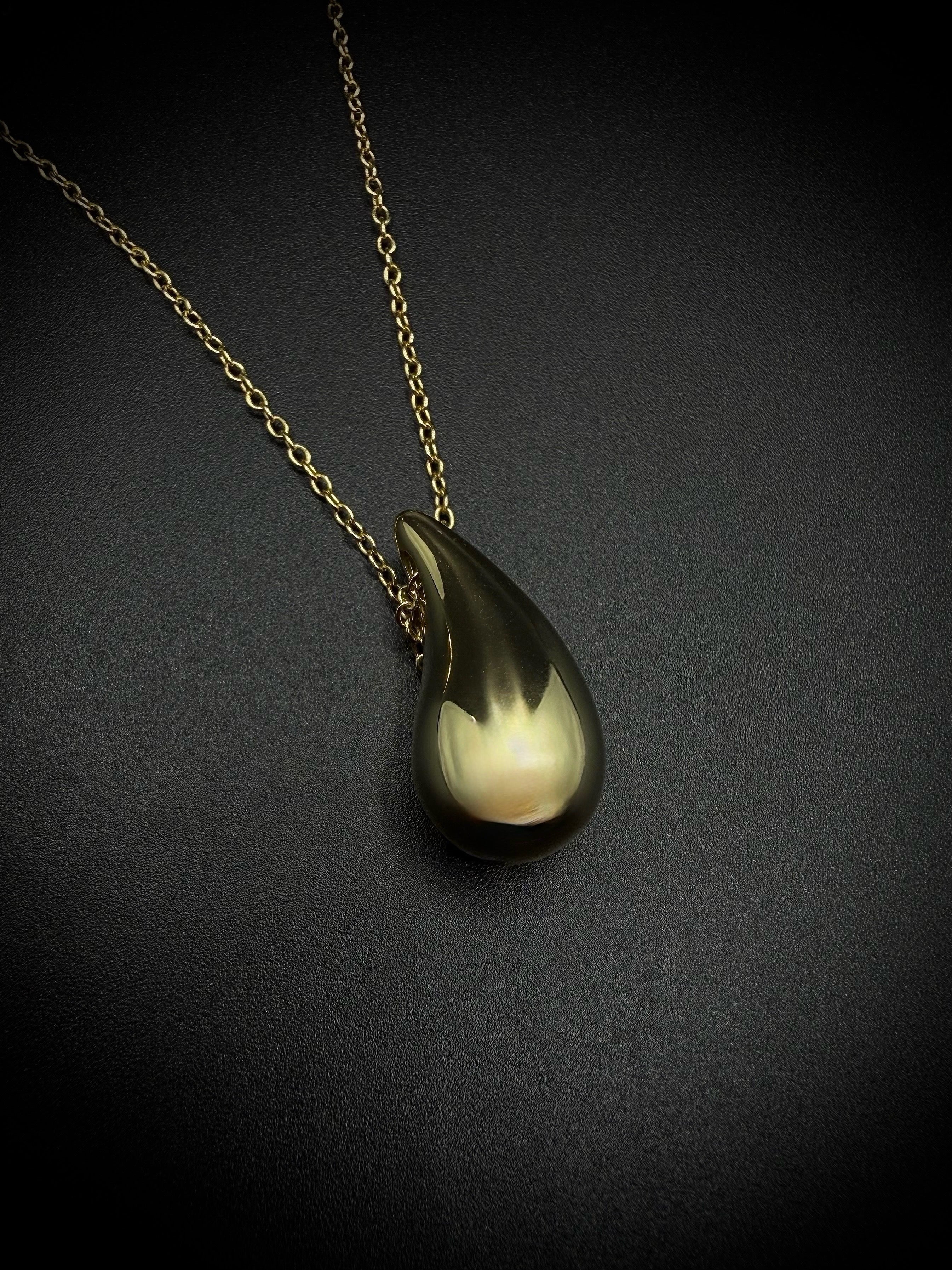 Teardrop necklace
